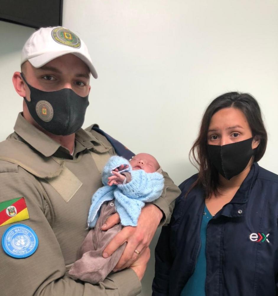 Policiais da Brigada Militar salvam bebê engasgado em Bento Gonçalves
