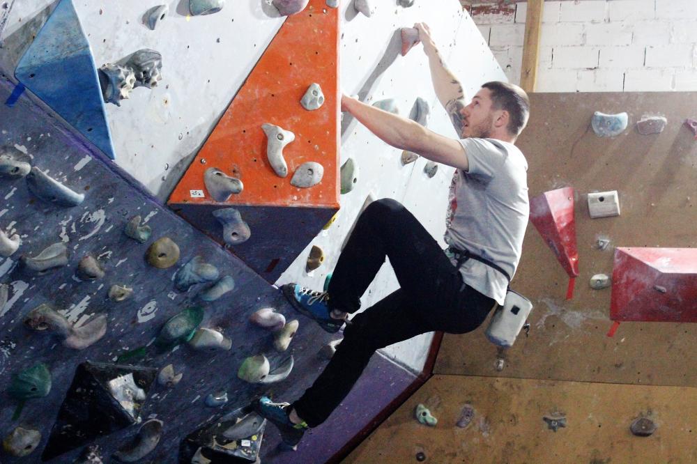 O céu é o limite: Leão Gropo fomenta a prática da escalada em Bento e região