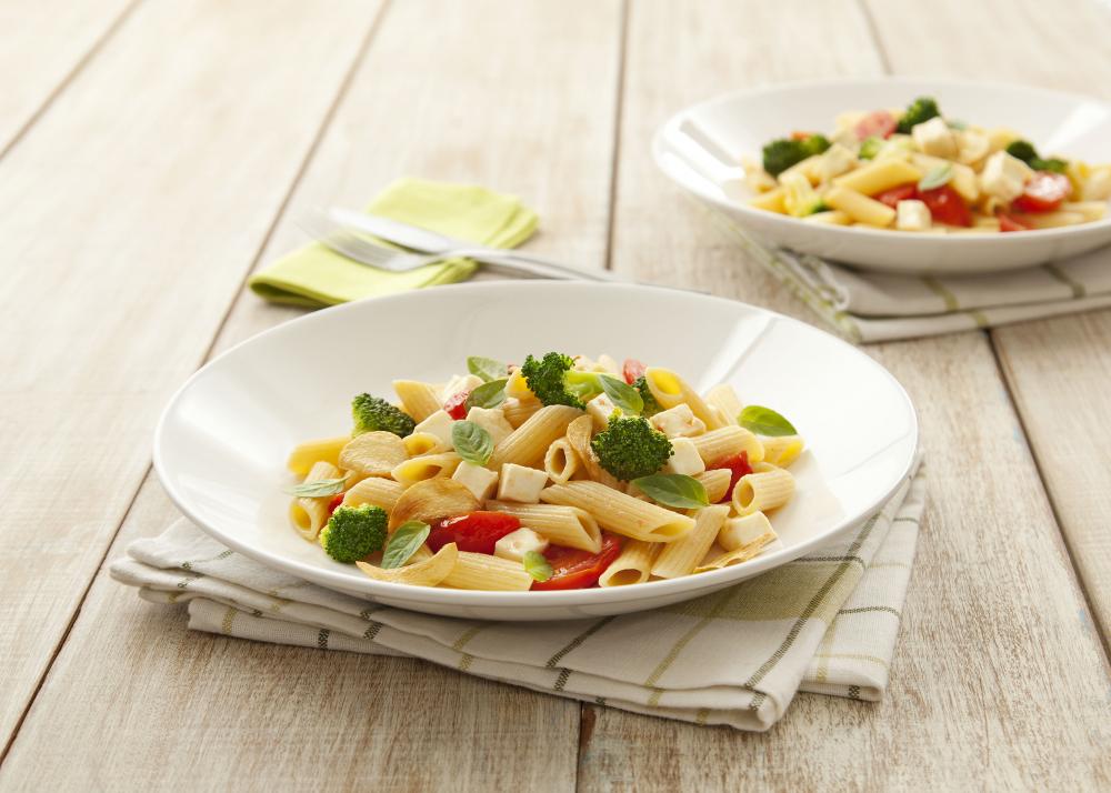 Pena com Brócolis, Tomatinhos, Queijo Minas e Manjericão Divulgação Isabela