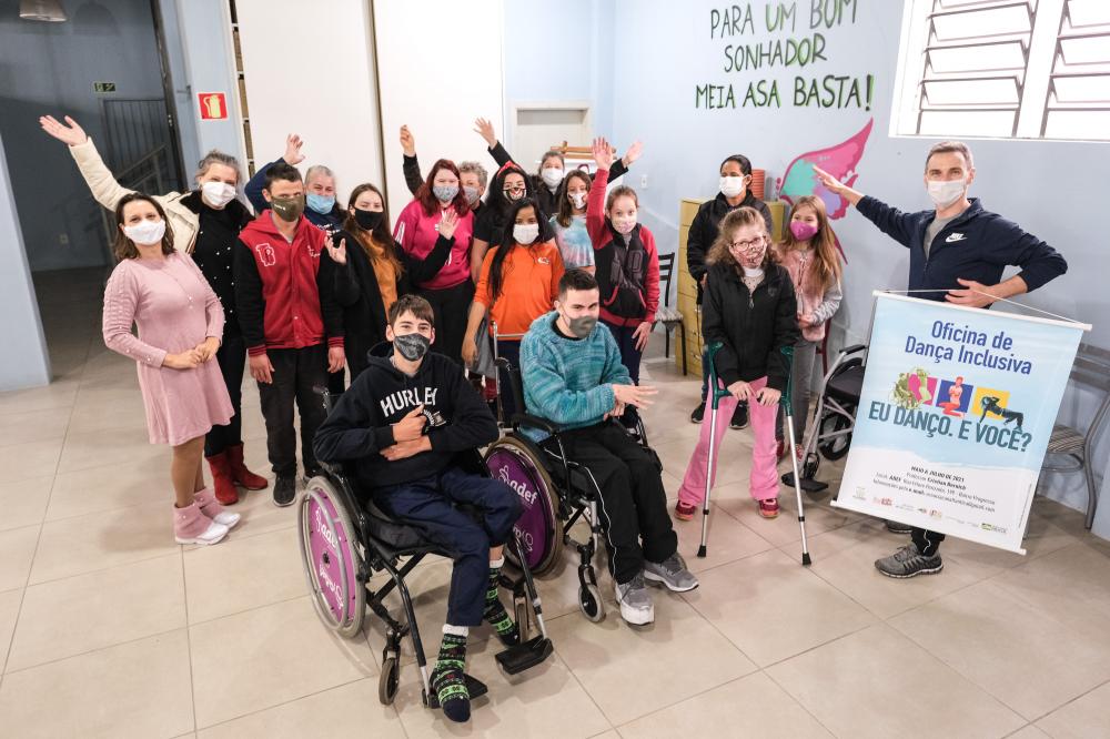 Projeto leva a dança inclusiva para portadores de deficiência