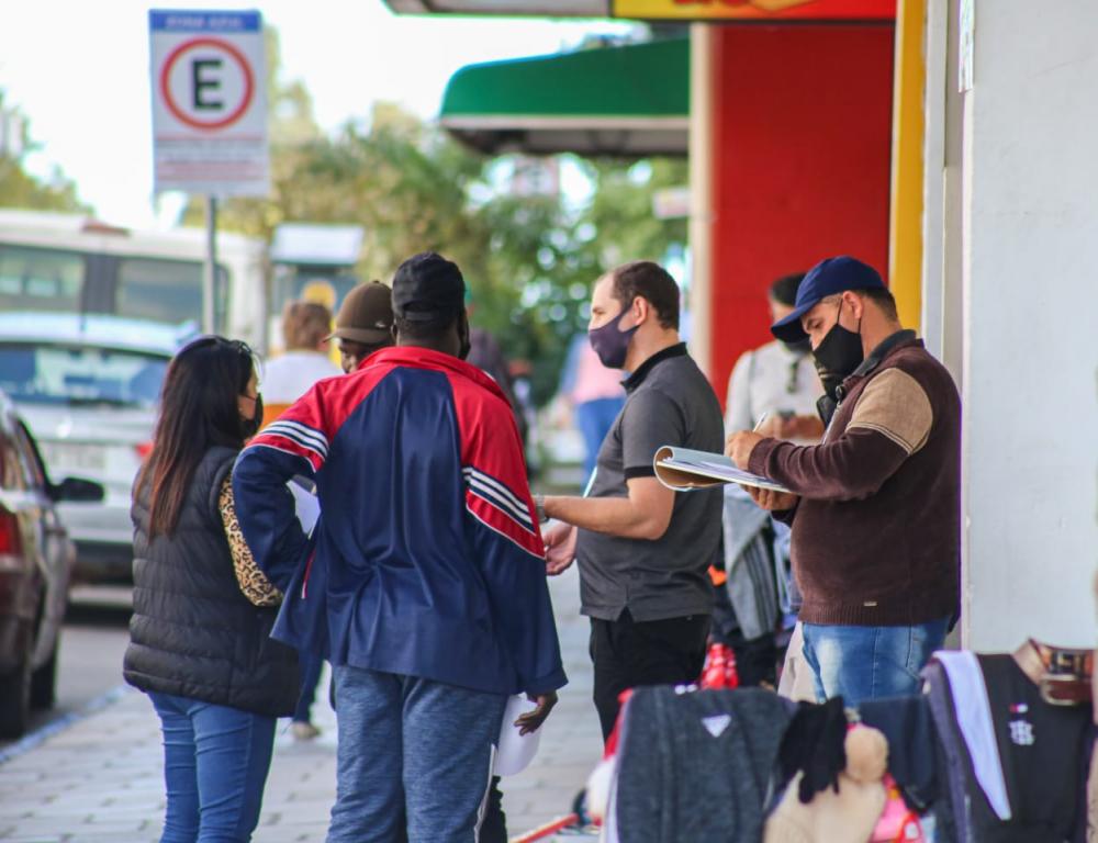 Prefeitura de Farroupilha inicia fiscalização mais intensa contra vendedores ambulantes