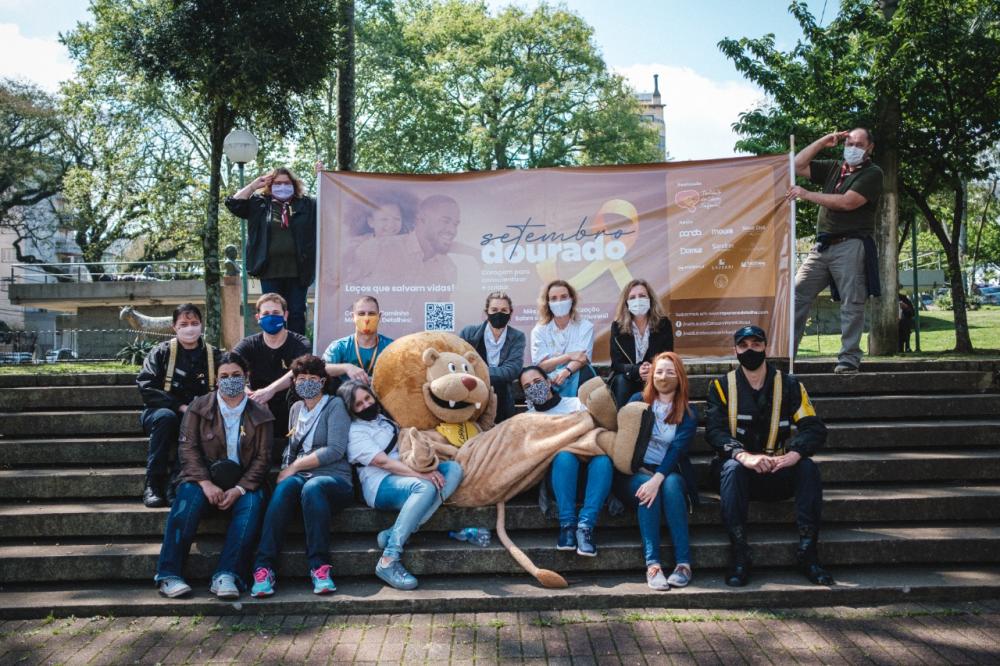 Bento Gonçalves está engajada na campanha mundial que tem o laço dourado como símbolo