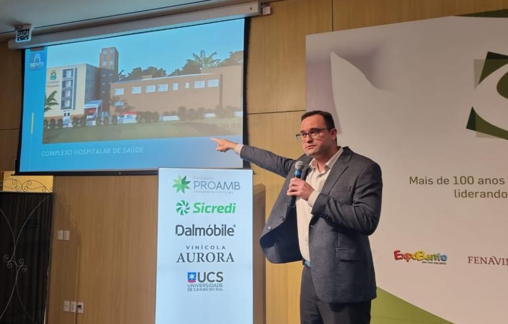 Prefeito Diogo destacou que as obras do complexo de saúde estão em ritmo acelerado (Foto: NB Notícias)