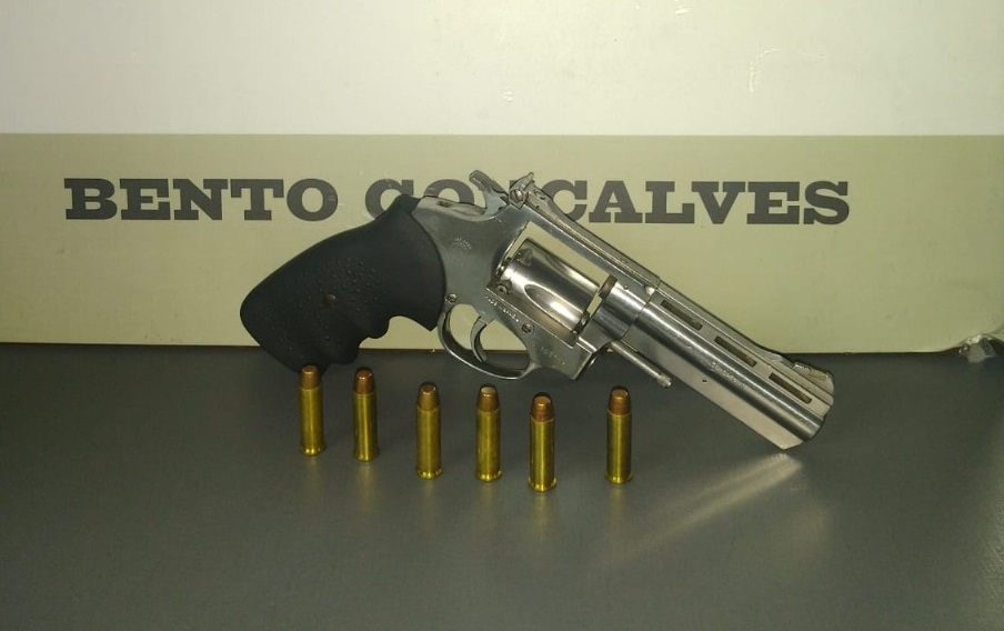 Adolescente é flagrado com arma no bairro Eucaliptos, em Bento Gonçalves