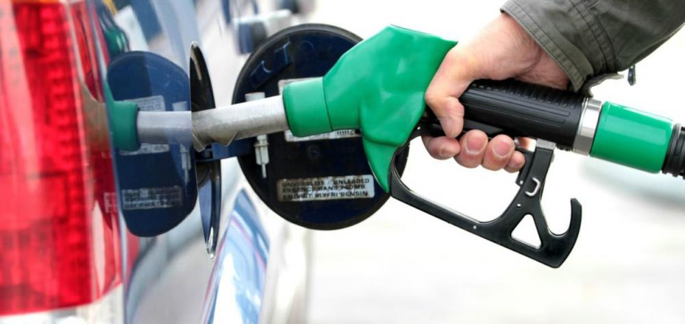 Homem enche o tanque do carro em Bento e foge do posto sem pagar