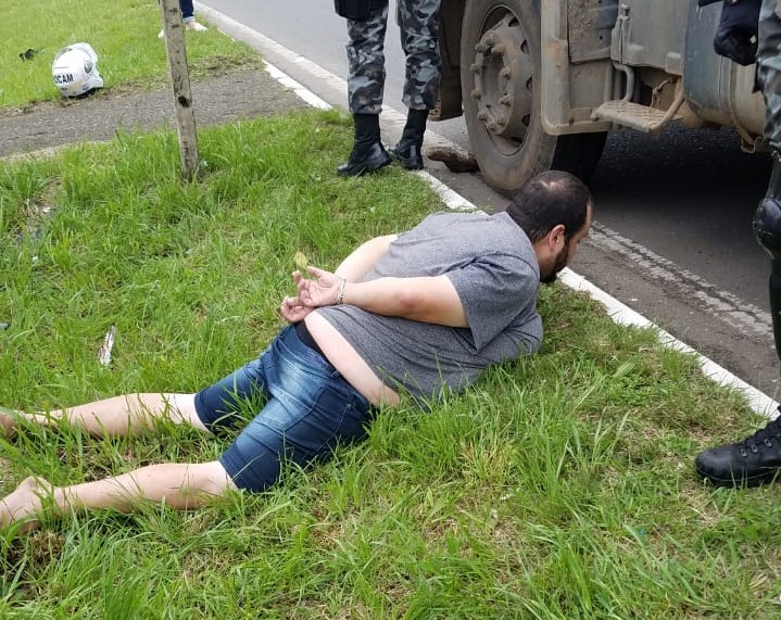 Caminhoneiro foge de abordagem policial e anda pela contramão da RSC 453