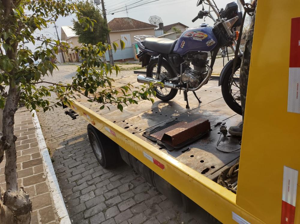 Guardas da GCM de Bento apreendem motocicleta com mais de R$ 7 mil em multas