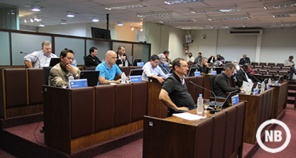 Vereadores votam 11 matérias nesta segunda-feira