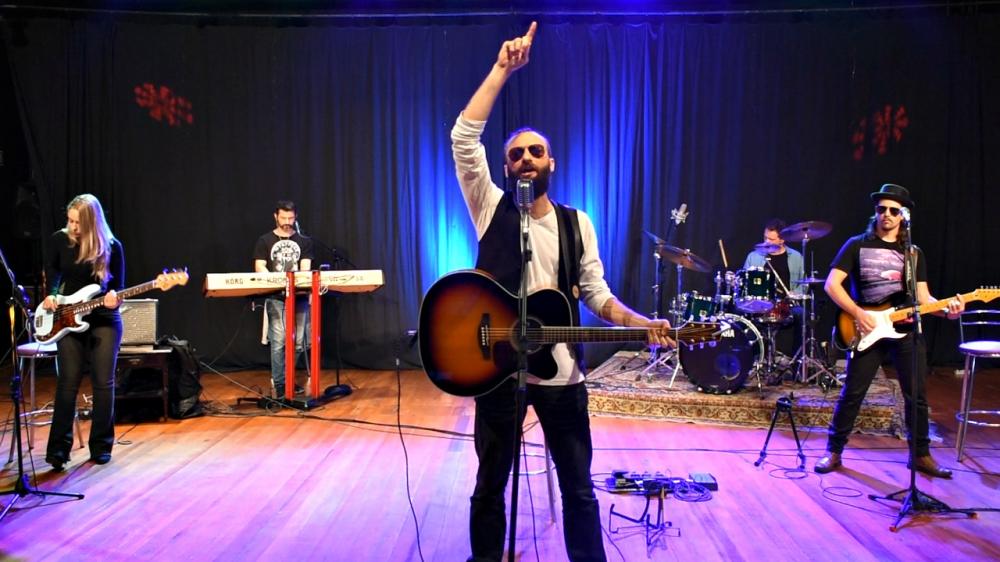 Músico de Garibaldi une músicas de Raul Seixas e filosofia