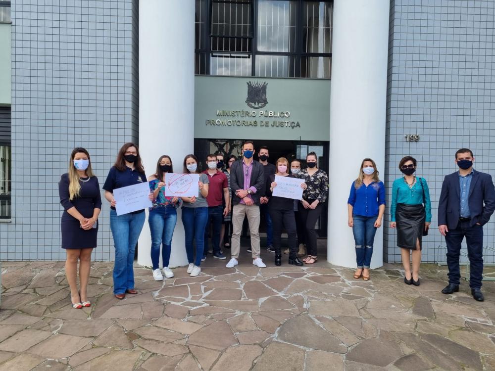 Promotores e servidores do MP de Bento protestam contra PEC que limita atuação do órgão