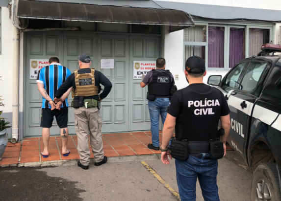 Um homem que estava com mandado de prisão preventiva foi preso em Bento Gonçalves