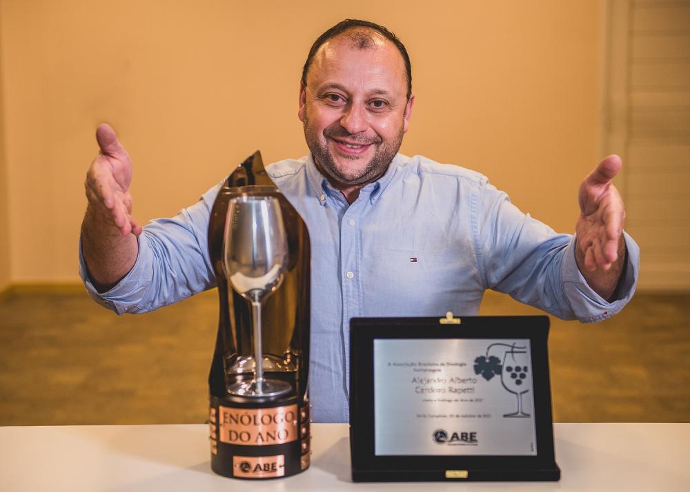 Alejandro Cardozo é eleito o Enólogo do Ano pela ABE