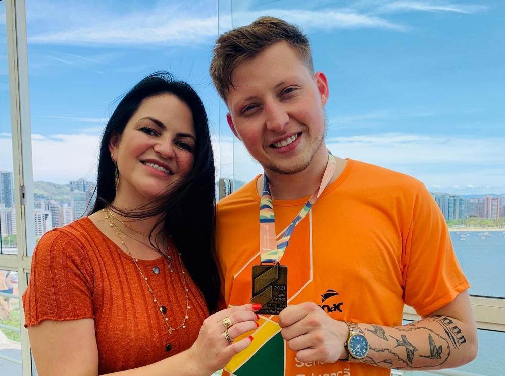 Bento-gonçalvense conquista título de melhor cabeleireiro dos Senacs do Brasil