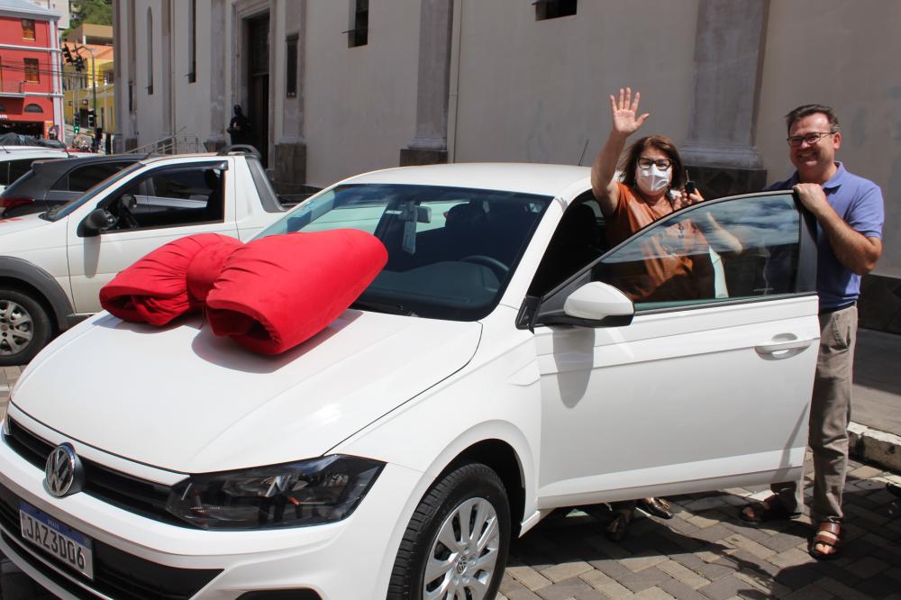 Giorgina Milani disse que ficou surpresa quando recebeu a ligação informando que tinha ganho o automóvel - Fotos: Felipe Padilha/Divulgação