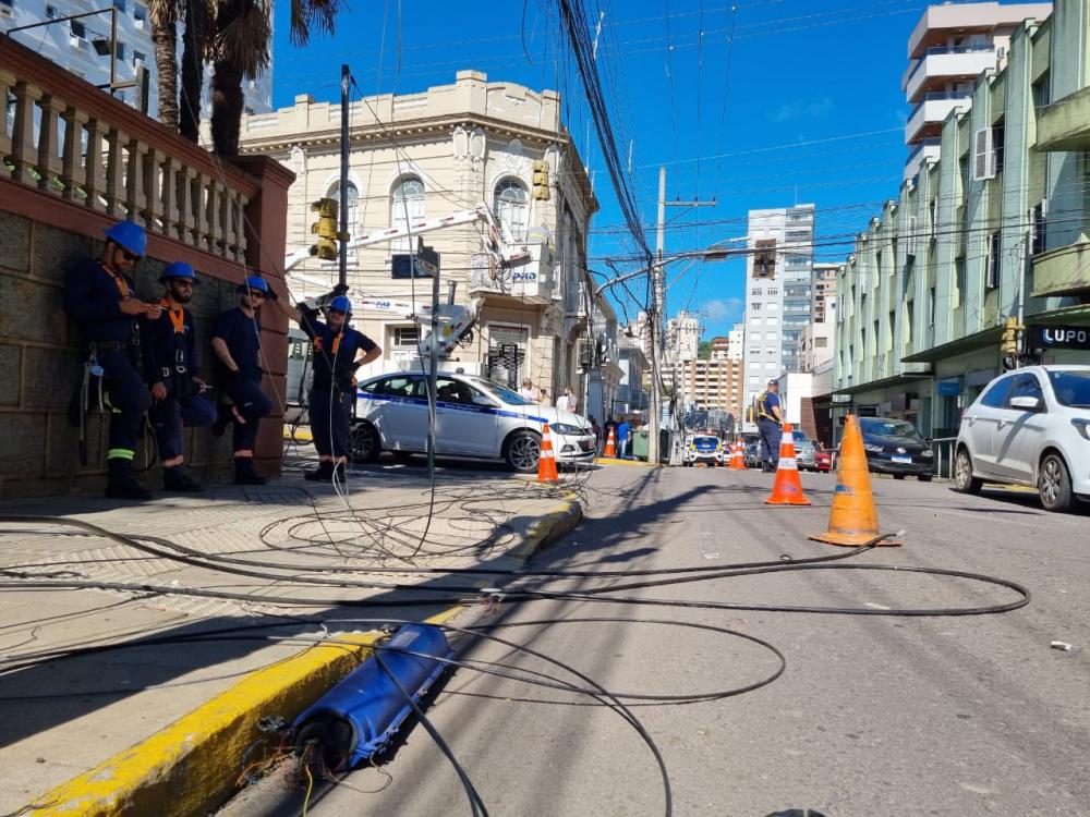 Funcinários de provedores de internet estão trabalhando durante toda a manhã para recuperar o sistema para os clientes do Centro