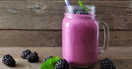 Shake antioxidante de berries, as famosas