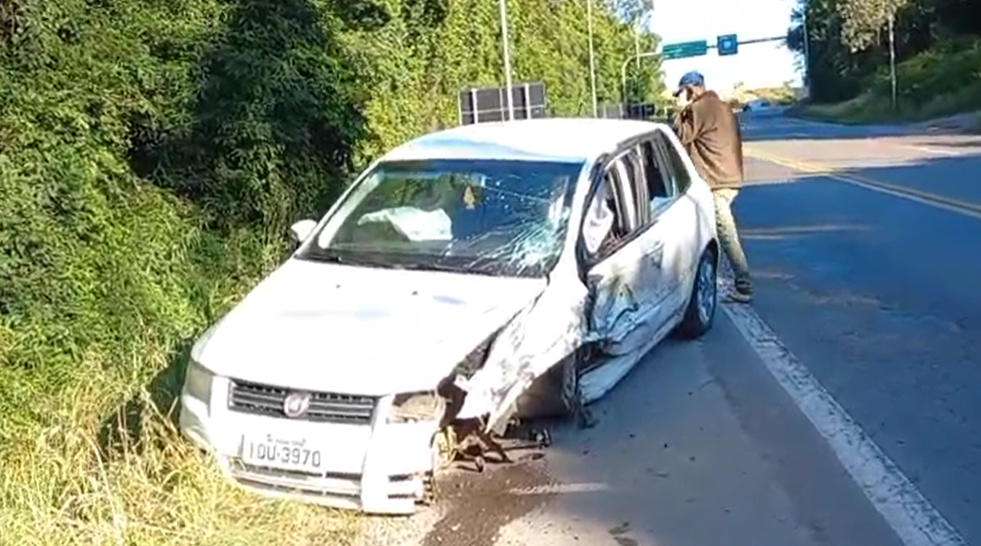 Quatro pessoas ficam feridas em colisão frontal na BR 470 em Garibaldi