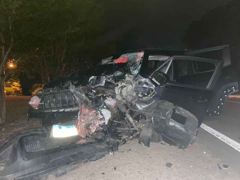 Segundo as primeiras informações, Jeep Renegade teria invadido a pista contrária e colidido no Celta - Fotos: Marcelo Dargelio/NB Notícias