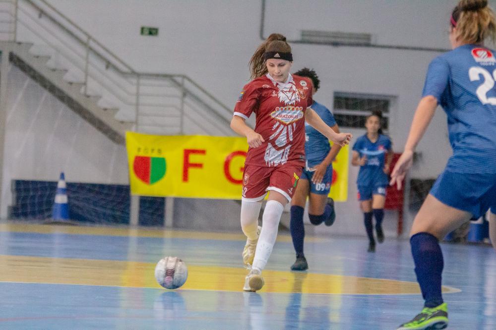 Imigrante busca carimbar vaga à semifinal da Série Ouro Feminina 