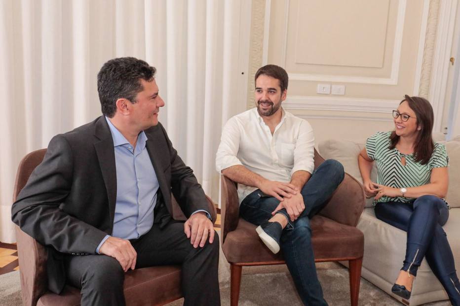 Governador Eduardo Leite recebe ex-juiz Sergio Moro no Palácio Piratini