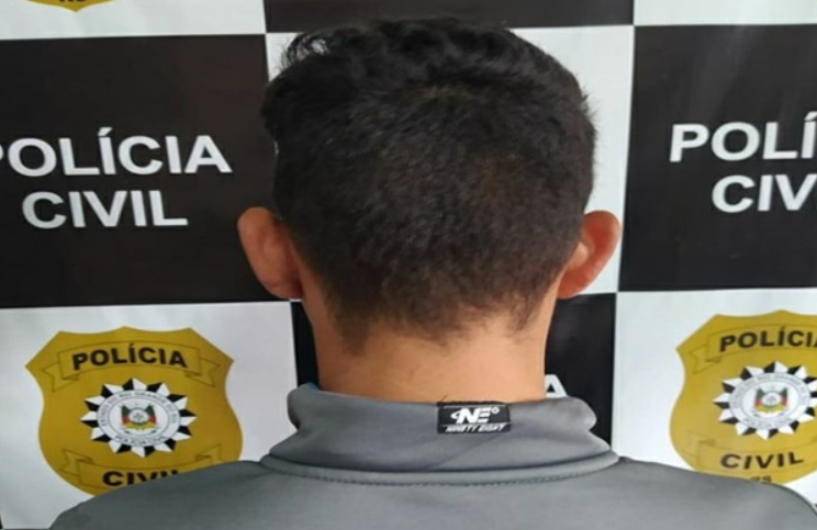 Agressor que causou a morte de professor se apresenta na delegacia em Carlos Barbosa
