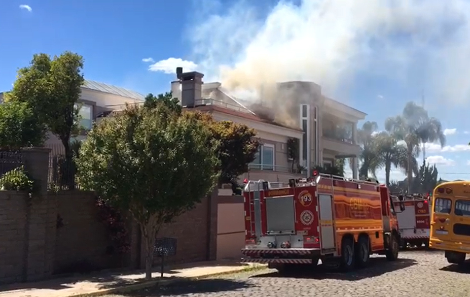 Incêndio em residência assusta moradores em Bento Gonçalves