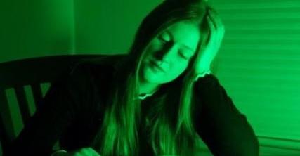 Luminária verde ajuda aliviar enxaquecas e estresse