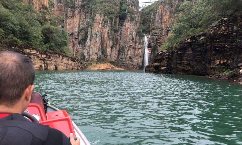 Bombeiros seguem procurando por dois desaparecidos no local do acidente - Foto: Corpo de Bombeiros/Divulgação