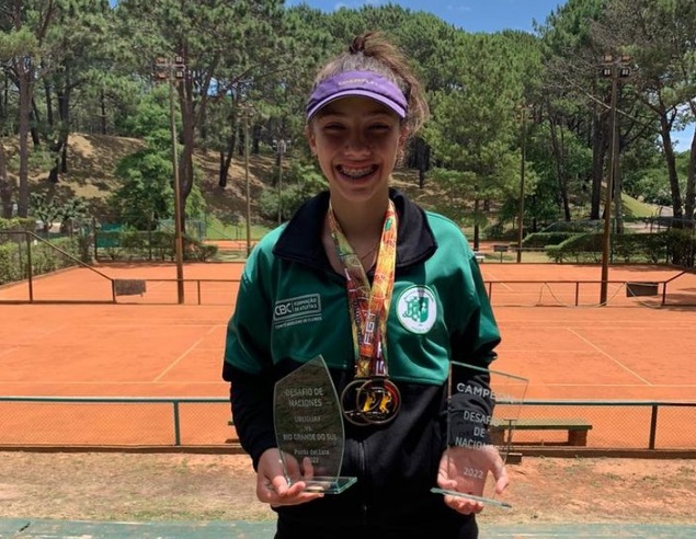 Em pré-temporada no Uruguai, tenista bento-gonçalvense inicia o ano com títulos