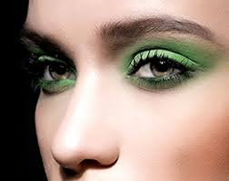 Verde: a cor da maquiagem verão 2022