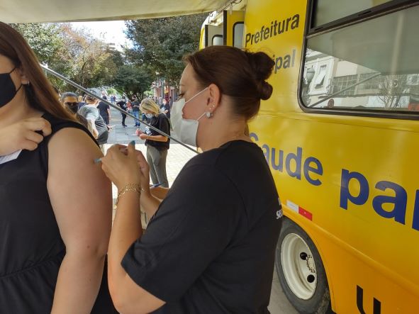 Mutirão aplicou mais 550 doses de vacina contra a Covid na Via del Vino