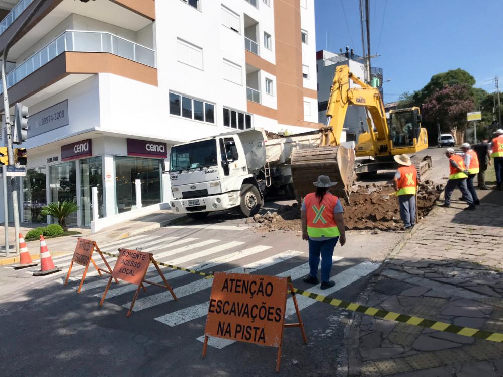 Mais uma rua está sendo asfaltada em Garibaldi