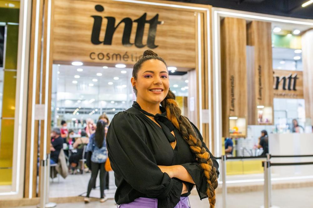 Diretora Stephanie Seitz comemora a aceitação dos novos produtos de sua emrpesa na Europa