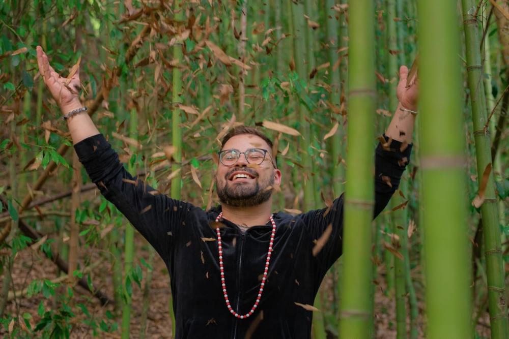 Terapeuta Felipe Cardoso vai interagir ao vivo com o público nas redes sociais do NB Notícias - Fotos: Divulgação