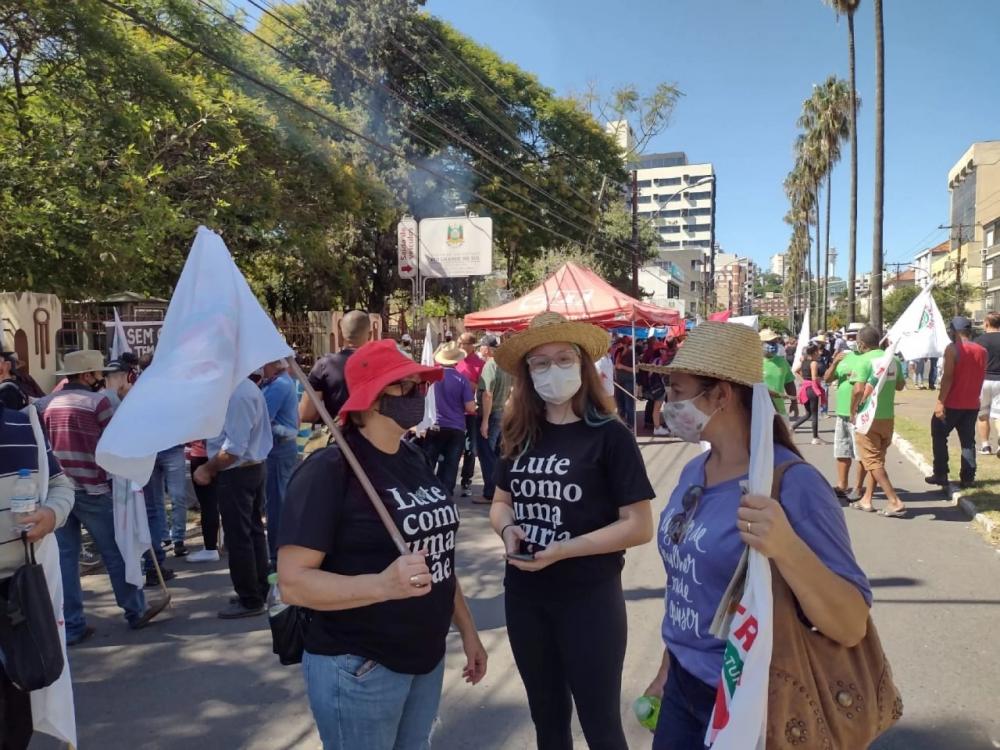 Protesto foi realizado na manhã desta quarta-feira, 16, em frente à sede da Secretaria de Agricultura em Porto Alegre. Foto: Divulgação