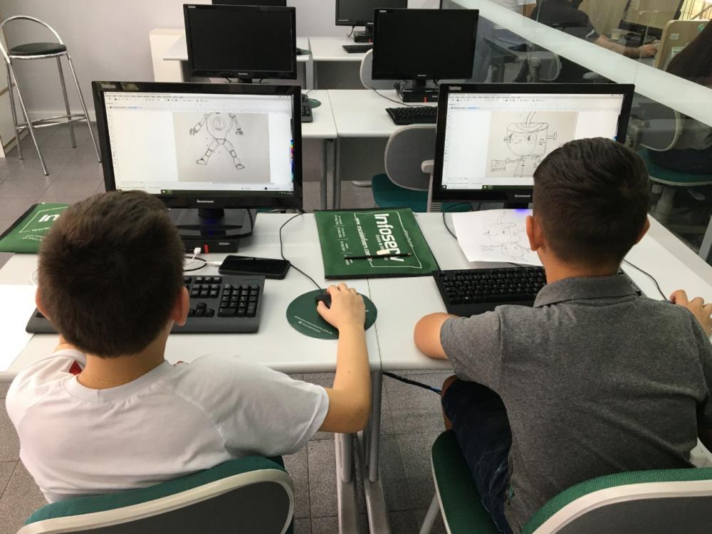 Alunos do Curso Infoserv Júnior colocando em prática o que aprenderam - Fotos: Divulgação