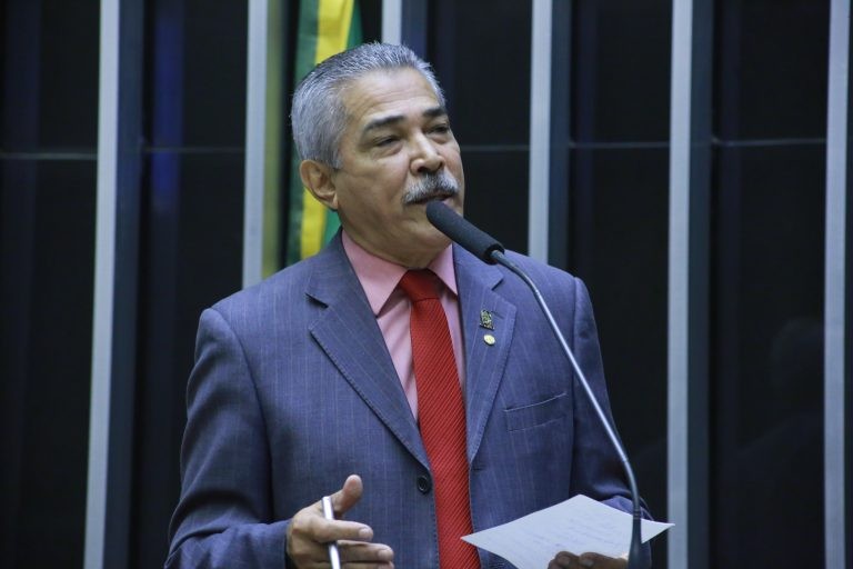 Para Leonardo Monteiro, a proposta pacifica o tema - (Foto: Paulo Sergio/Câmara dos Deputados)