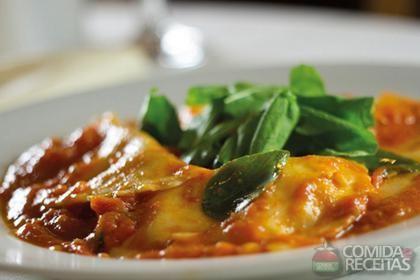 Receita de Ravioli de abóbora ao pomodoro e rúcula