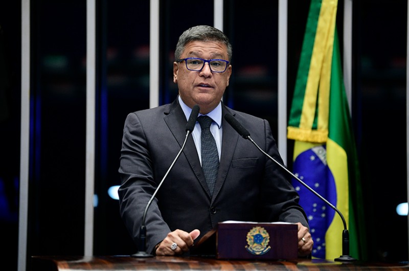 O senador Carlos Viana (MDB-MG) disse estar indignado com "uma liderança feminista da esquerda" que comemorou a decisão da suprema corte da Colômbia favorável ao aborto - Pedro França/Agência Senado