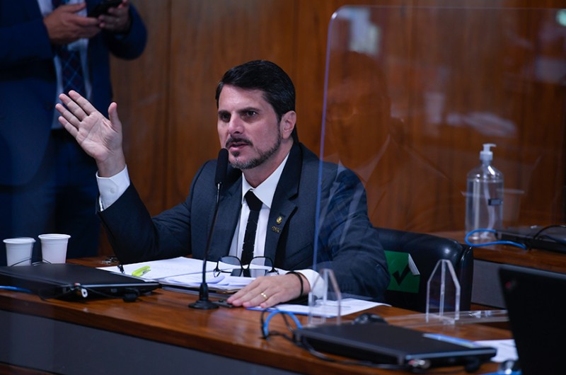 O presidente da CCJ, senador Davi Alcolumbre (DEM-AP), atendeu a um novo pedido de vista depois que o relator, senador Marcos do Val (Podemos-ES), anunciou mudanças no texto - Edilson Rodrigues/Agência Senado