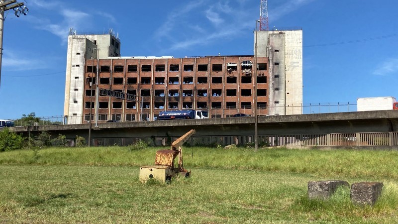 Área reservada para jornalistas que farão a cobertura da implosão tem visão para a face posterior do prédio - Foto: Divulgação Defesa Civil Estadual