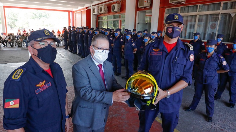 Na comemoração de aniversário, houve entrega de equipamentos para dar mais segurança e qualificar a atuação dos profissionais - Foto: Itamar Aguiar/Palácio Piratini