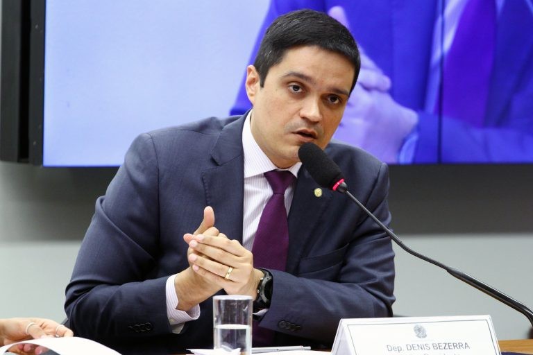 Bezerra diz que decreto do governo é uma ameaça à preservação ambiental e aos povos indígenas - (Foto: Vinicius Loures/Câmara dos Deputados)