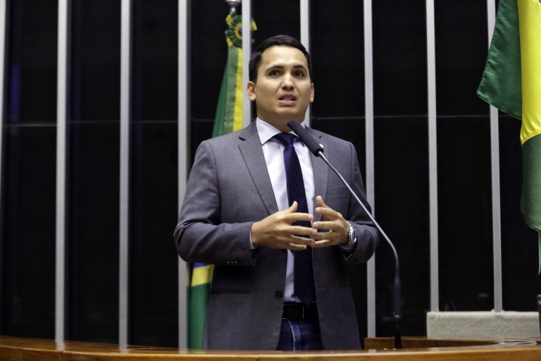 Andrade: é preciso garantir acessibilidade da comunicação no espaço urbano - (Foto: Michel Jesus/Câmara dos Deputado)