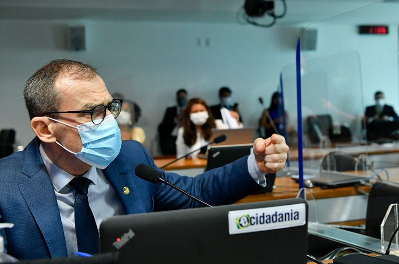 Para o relator, senador Fabiano Contarato, medida contempla uma categoria profissional que coloca a vida em risco para melhores condições de segurança no trânsito - Pedro França/Agência Senado