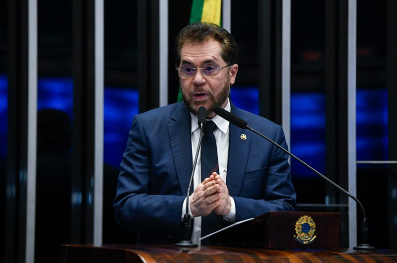 O senador Plínio Valério (PSDB-AM) destacou a importância da lei que inclui nos currículos da educação básica a prevenção da violência contra a mulher - Jefferson Rudy/Agência Senado