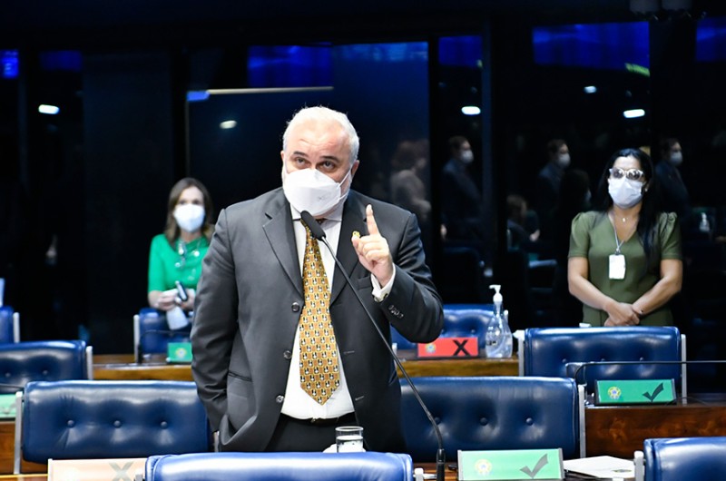 O relator dos dois projetos, senador Jean Paul Prates, durante a sessão plenário desta quarta-feira - Waldemir Barreto/Agência Senado