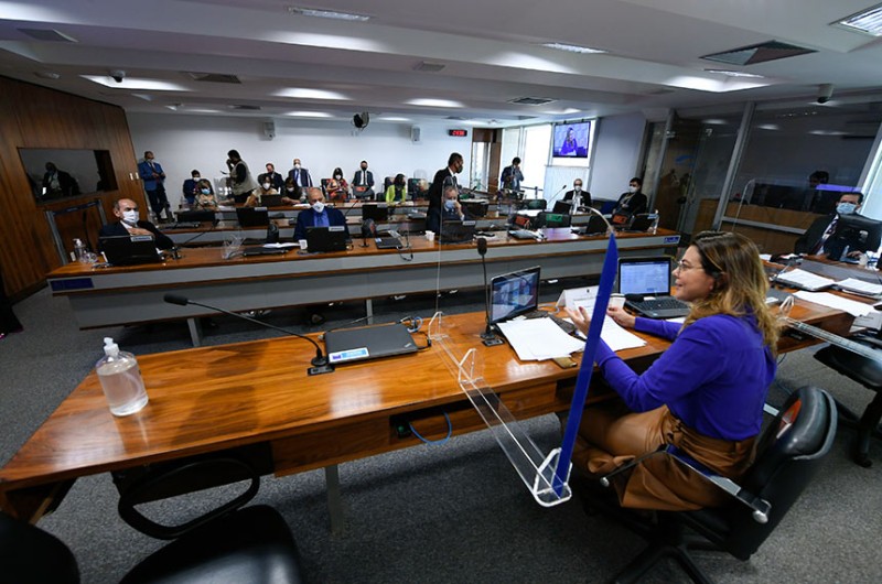 Leila Barros (D) comandou reunião da Comissão de Educação nesta quinta - Edilson Rodrigues/Agência Senado