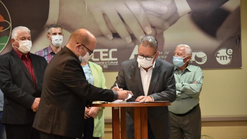 Ranolfo assina ordem de início das obras: 2ª etapa do Avançar na Saúde destina R$ 4 milhões em recursos do Estado para ampliação - Foto: Rodrigo Ziebell / Ascom GVG