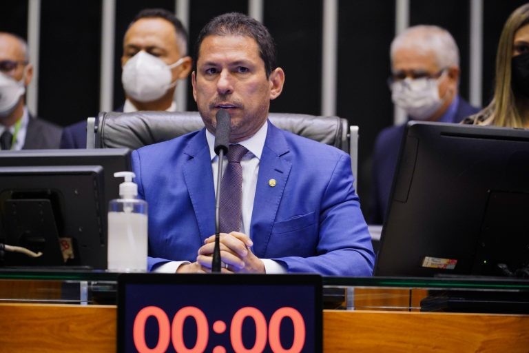 Deputado Marcelo Ramos preside a sessão - (Foto: Zeca Ribeiro/Câmara dos Deputados)